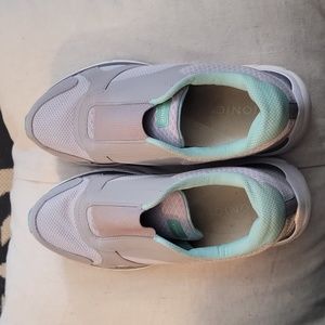 Vionic 8.5 slip on sneakers mint and gray colored